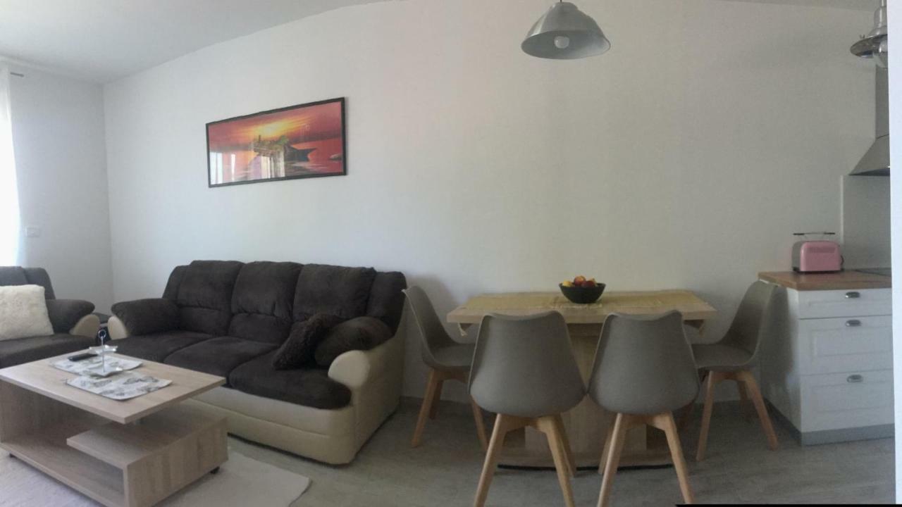 Holly Apartman Apartment Umag Exterior photo